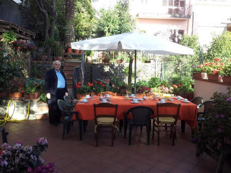 Villa Rosa Etna Apartments Zafferana Etnea Exterior foto